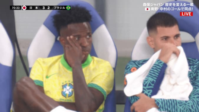 「ヴィニが絶望してる…」日本の決勝点→ブラジル代表エースが“泣き顔”でネット騒然！「キレてるな」レアルファンは心中複雑「悲しい」「辛い」 4枚目