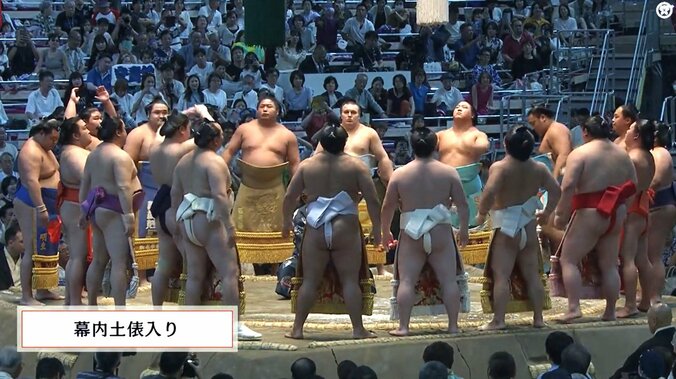 金色の化粧まわしが眩しい若元春