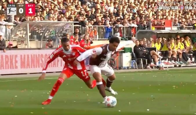 「事故やん！」藤田譲瑠チマ、衝撃の“爆速ハードタックル”炸裂「エグすぎん？」バイエルンの怪物アタッカーを吹っ飛ばす瞬間「気持ち入ってる」 4枚目