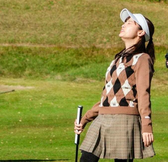 【写真・画像】橋本環奈がおかしくなっちゃった！？紙一重…運命別れたバーディーパット後に見せた“悔し踊り”に大反響　2枚目