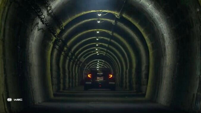 ラリージャパン、名物トンネルで“火花散る”衝撃光景 日本人ドライバーが「攻めてるね」国内外も注目 2枚目