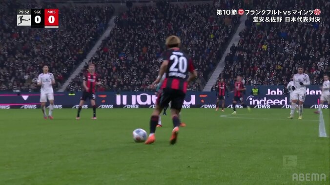 「メッシかよ」堂安律、DF2枚を割る“ド真ん中突破”からひとり完結スーパーゴラッソ「異次元の動きやん」超低重心の守備破壊ドリブルが衝撃 5枚目