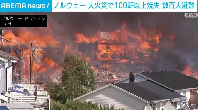 燃える住宅