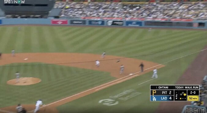 【写真・画像】「油断した？」大谷翔平の爆足で“まさかの展開”… 相手野手の一瞬の隙をついて“爆速タッチアップ”「マジかよ！」「速すぎるw」　1枚目