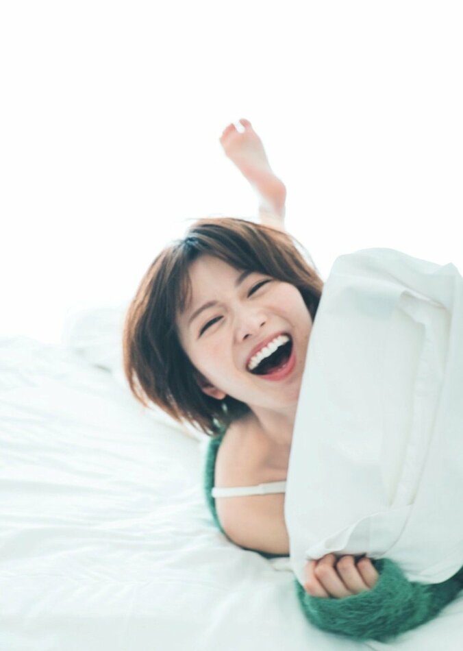 俳優・モデル 岡崎紗絵2nd写真集、タイトルは『Lupinus』 表紙に掲載カットも公開 3枚目