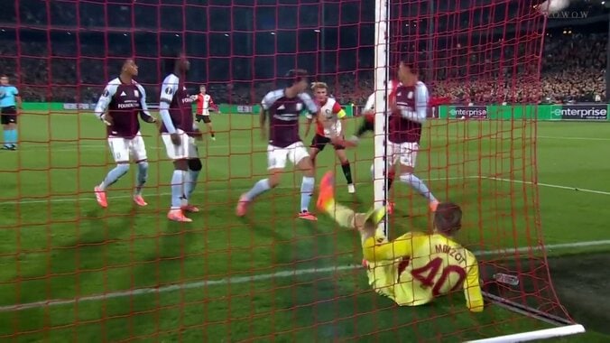 「審判おかしい」上田綺世の豪快ゴールが“誤審”で取り消し…スタジアム大ブーイング「どこがファウル？」物議を醸すジャッジにファンも監督も憤慨 4枚目