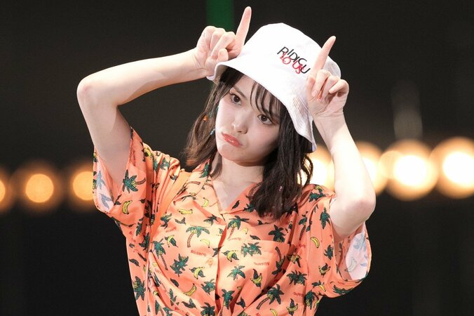 乃木坂46、白石麻衣は”クールまいやん”、松村沙友理は”にこるんポーズ”でTGCランウェイ堂々闊歩 13枚目