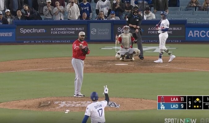 【写真・画像】手を出すなよ！ 大谷翔平、“高速ゴロ”が爆速通過「危険すぎ」「怪我するぞ」168キロ“強烈ピッチャー返し”に「取れるわけない」　1枚目