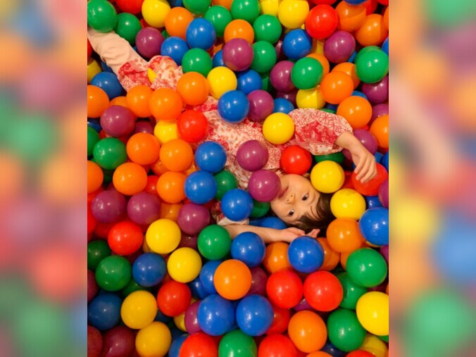 【画像】ボールプールで遊ぶきあちゃん