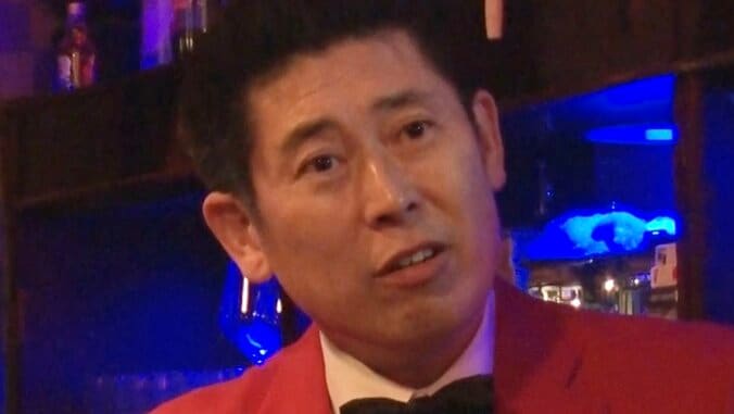 【写真・画像】「美しい奥さま！」マギー審司の家族写真にスタジオ沸く 3児の父、名古屋を拠点に活動　1枚目