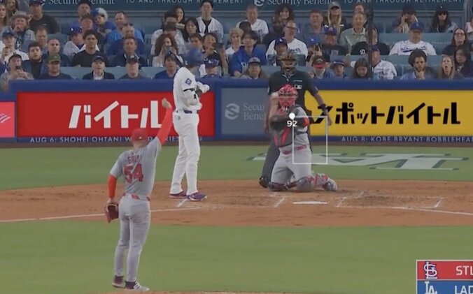 【写真・画像】球場騒然！大谷翔平もビックリ… 爆速弾丸ライナーで“まさかの光景”「危険すぎ」強烈な打球が警備員に直撃する“衝撃アクシデント”「大丈夫か…」　1枚目