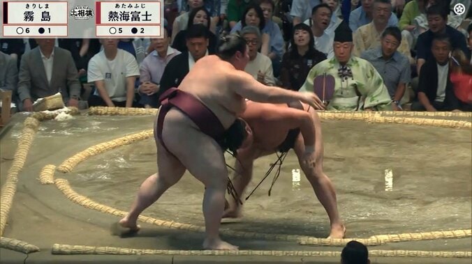 「温厚な霧島が…」取組直後に“激高”、熱海富士に詰め寄る 一体、何が? 「立ち合い?」「あれはイラっとする」ファン困惑 4枚目