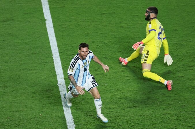 【写真・画像】メッシは「神の子ではなく神」十八番ゴラッソでW杯記録タイ＆初ハットトリック！「一瞬のスピードは健在」「次元が違う」ファン衝撃　1枚目