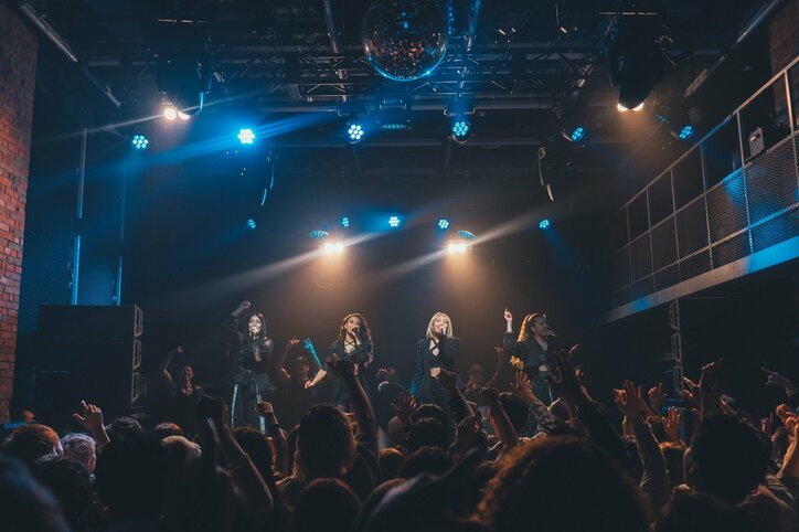 「バナレモ」初単独ライブで超満員の観客を魅了　追加公演も決定＆新曲配信も開始