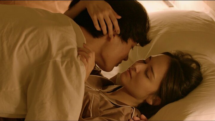 現役慶應生ハーフ美女をベッドで押し倒し「愛してる」…同棲ハウスで課せられた‟秘密の課題”『ドラ恋～Kissing the tears away～』act.4