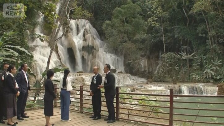 落差約60メートルのクワンシーの滝