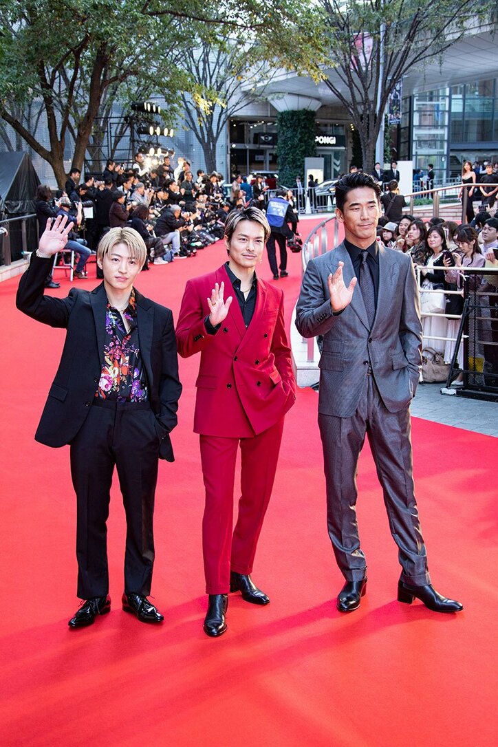 佐野玲於、今市隆二、小林直己ら、レッドカーペット登場にファン歓喜!