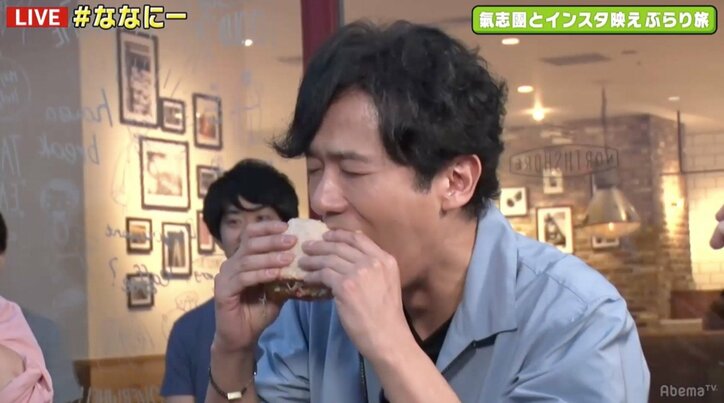 稲垣吾郎が人生初体験 インスタ映えサンドイッチに大口でかぶりつく