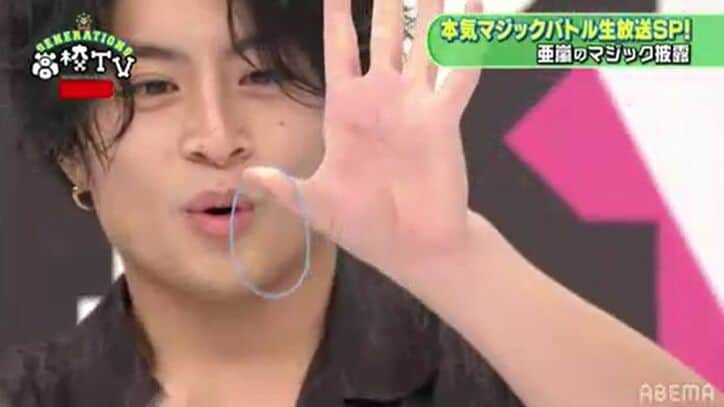 ロープが体を貫通！？片寄涼太の大技マジックにメンバー驚き！マジックで隼のサプライズ誕生日祝いも