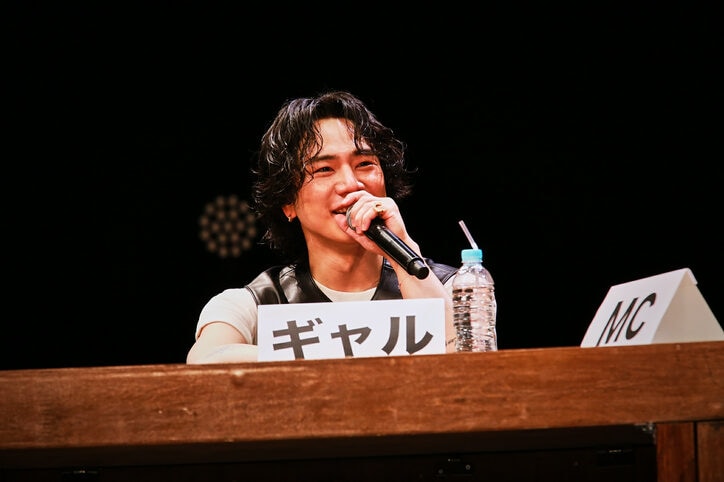 岩田剛典、HIROにもらった宝物を披露「緊張してなかなか…」三代目 J SOUL BROTHERSがデビュー日にファンイベントを開催