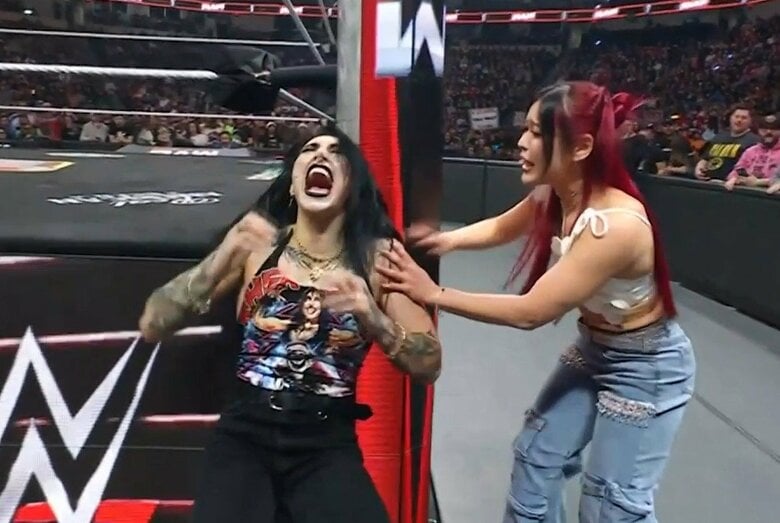 日本人女子レスラー、米マットで前代未聞の“奇策”が波紋 客席に忍び込んで襲撃