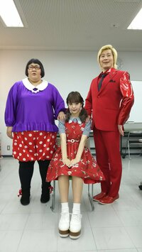 メイプル超合金、藤田ニコルと“家族写真”を公開 「かわいい一家」と話題に