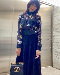 工藤静香、大人の魅力溢れる“全身コーディネート＆流し目ショット”を披露し「暑さが吹っ飛ぶ美しさ」「こんなかっこいいママになりたい」と称賛の声