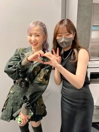 本田仁美との2ショットで指原莉乃が“半目”に「癒される」「それでも女神」の声