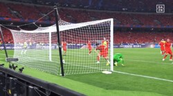 衝撃のミス…中国代表GK、“ポロリ失点”で批判殺到！「八百長を疑うレベル」「滑稽なほど酷い」「もう引退させろ」24年ぶりのＷ杯出場が大ピンチ