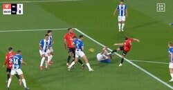 スタジアム騒然！ 浅野拓磨、豪快ボレーで“超弾丸スーパーゴール”炸裂の瞬間「マジかよ」「カッコよすぎ」 スペイン移籍後初ゴールは“驚愕ゴラッソ”