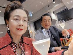  高橋英樹、娘・真麻夫婦からプレゼントされた金婚式の祝いの席「おめでとう」「素晴らしい」の声 