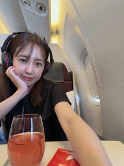 川崎希、ハワイから帰国時の“豪華”機内食を公開「ロブスターサラダが絶品だった〜」