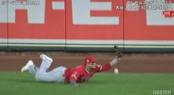 大谷翔平の同僚・ラガレス「まさかの転倒→よもやのトリックプレー」成立にファン興奮「珍プレー採用決定」