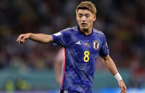 「ずっと仲良しでいいですね」「最高すぎる」堂安律もダブルピース！ ハワイを共に楽しんだ相手は10年来の仲間「素敵です」