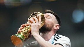 悲願のワールドカップ優勝！メッシ 「クレイジー」と吐露する