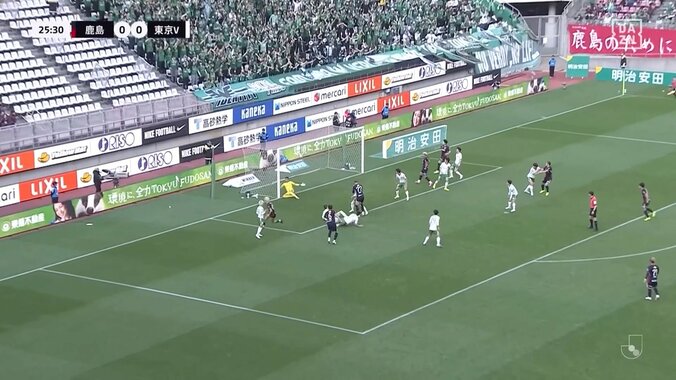 「鹿島のセットプレーの本気度よ」柴崎岳の高速クロス→鈴木優磨のドンピシャヘッド弾が話題沸騰「動き出しの瞬間入ったって…」「完璧すぎて鳥肌」 3枚目