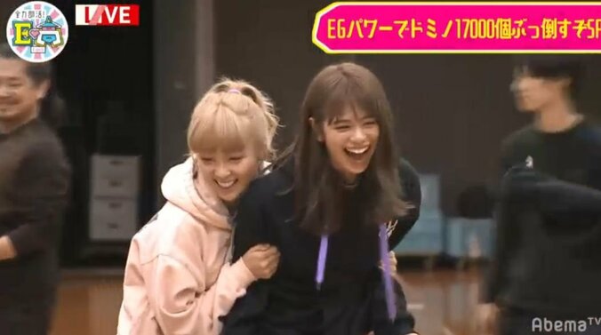 Dream Ami、E-girlsのSAYAKAにキレられる！？ E.G.family全員で生放送中にドミノ17,000個に挑戦！ 14枚目