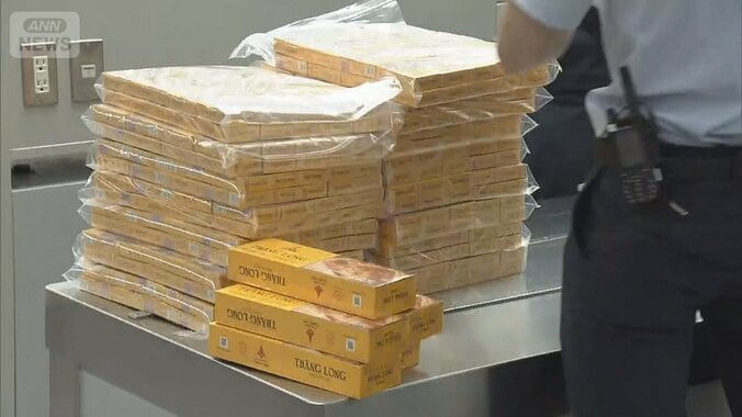 “密輸の瞬間”カメラが捉えた　アジア大会で水際対策強化中　荷物にたばこ3万5800本 1枚目