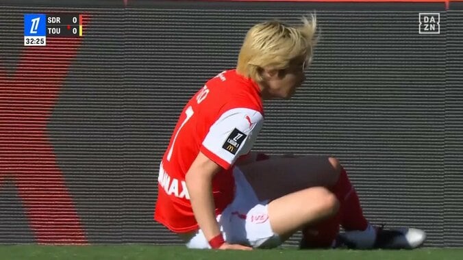 嘘だろ！伊東純也、ひとり爆走の超加速20mスプリントが話題に「どんだけ速いんだよ」「それ追いつくんかい」とんでもない爆速でボール回収した瞬間 3枚目