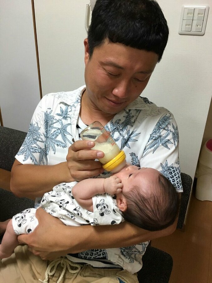 Wエンジン・えとう窓口、後輩の赤ちゃんを抱きながら“子作り開始宣言” 1枚目