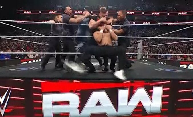 「やばい絵面」「放送できない」ヒールレスラーの“暴走”が波紋 「ガチのブーイングで笑えない」ファン悲痛 2枚目