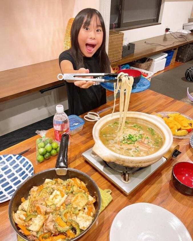  みきママ、かなり節約になった夕食メニュー「そばとつゆを鍋に放り込んだだけ」  1枚目