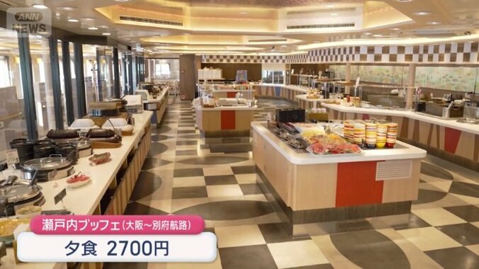 和洋中、約25種類以上料理が並ぶブッフェ