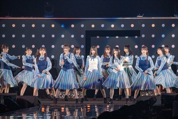 日向坂46が平成最後の『TGC』で3曲ミニライブ、濱岸ひよりが初ランウェイで笑顔を見せる 29枚目