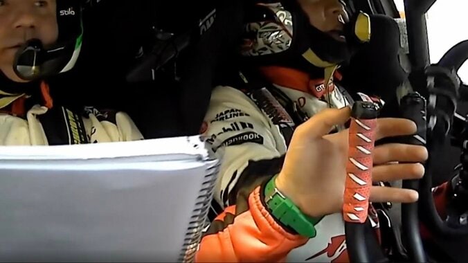 助手席から「サイドブレーキ引いているんです！」世界ラリーで驚きの“曲芸” 日本人の相棒が見せた凄技に脚光 3枚目