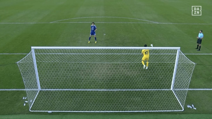 セーブ直後にガッツポーズを見せたヨルダンGKだが…