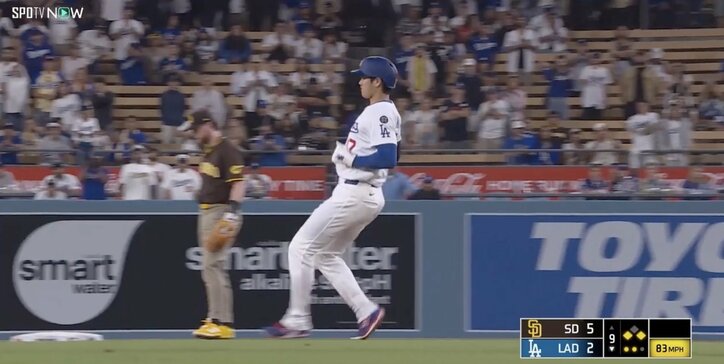 【写真・画像】死球後に何が起きた？ 大谷翔平の“足”でまさかの展開「ここで？」「メンタル強すぎ」相手バッテリーがドン引き… とんでもない走塁が話題に　1枚目