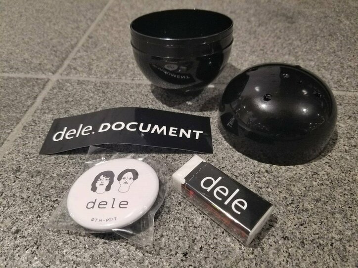 山田孝之＆菅田将暉『dele』渋谷駅構内に特別展示エリアが出現　オリジナルガチャも設置