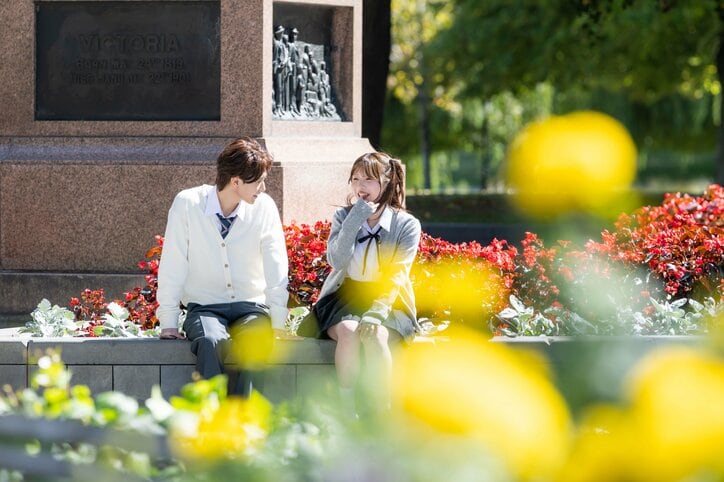 佐藤健似と話題のイケメン男子、可愛すぎる激モテ高2女子の顔に近づき