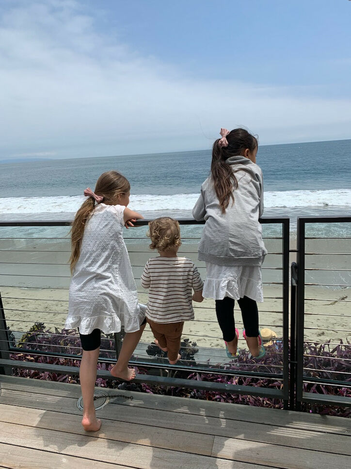 吉川ひなの 娘の落ち着いた反応に さすがハワイ生まれ 話題 Abema Times